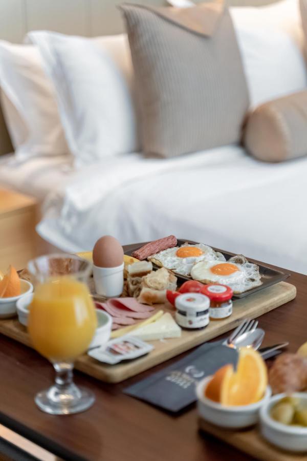 Hotel Diamond Prishtina Laplje Selo Zewnętrze zdjęcie A typical breakfast