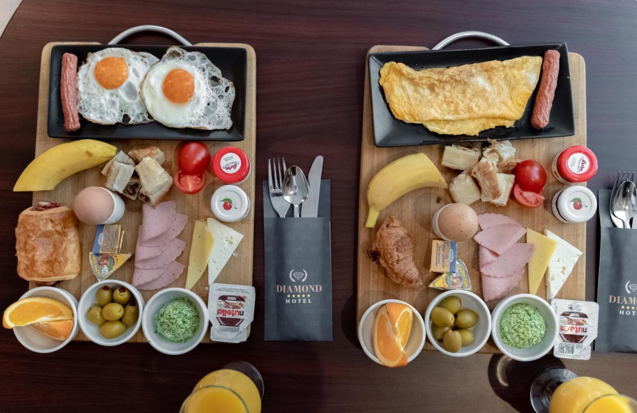 Hotel Diamond Prishtina Laplje Selo Zewnętrze zdjęcie A traditional Portuguese breakfast